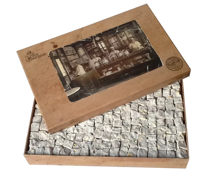 Haci-Bekir-Turkish-Delight-with-Pistachio-Special-Box1-1450G.png Turkish Delight with Pistachio, Special Box 1450G, Haci Bekir - Image 1