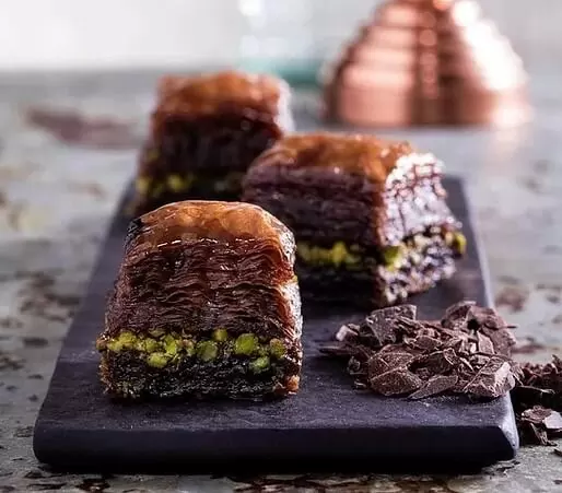 Grand Bazaar Online Shopping 16 Hafiz Mustafa Chocolate Baklava with Pistachio 1